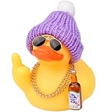 d gerber automobile 🐥 Perfekte Größe & Einzigartiges Zubehör: Mit einer Größe von etwa 6,7X5,7X7,3 cm verfügt diese entzückende Auto-Gummi-Ente über eine Strickkappe, Sonnenbrille, drei stilvolle Halsketten und eine kleine Flasche, was es zu einer personalisierten Dekoration macht. Seine idealen Abmessungen sorgen dafür, dass es perfekt auf Armaturenbrett, Schreibtisch oder Regale passt.
