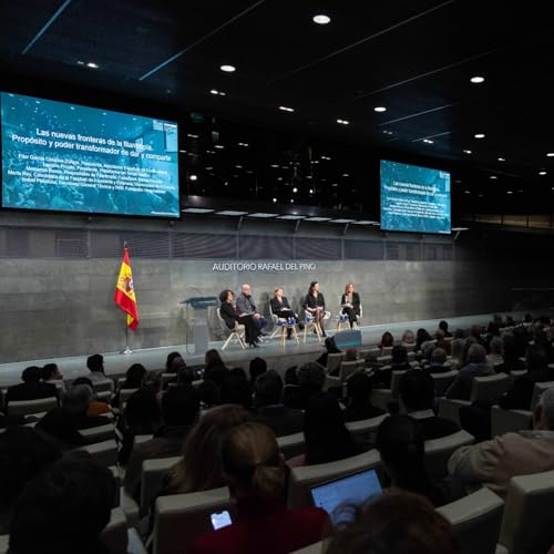 Di&aacute;logo entre Pilar Garc&iacute;a-Ceballos, Luciano Poyato, Mercedes Basso, Marta Rey e Isabel Pe&ntilde;alosa