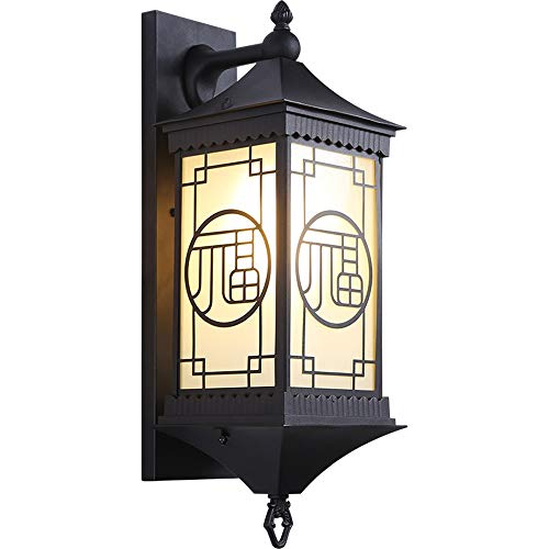 Lampe de jardin murale étanche pour sécuriser et embellir une entrée de villa obscure