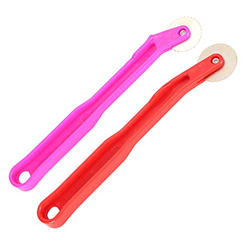 [Ampio utilizzo] Una ruota da tracciamento per maniglie è ottimo strumento per tracciare, trasferire modelli, trapuntatura, cucito e tutti gli altri progetti siari sia con tessuto, pelle o legno. Lo strumento per cucire con ruota da ricalco adatto per perforare, forare e scanalare i fori, può essere utilizzato per .