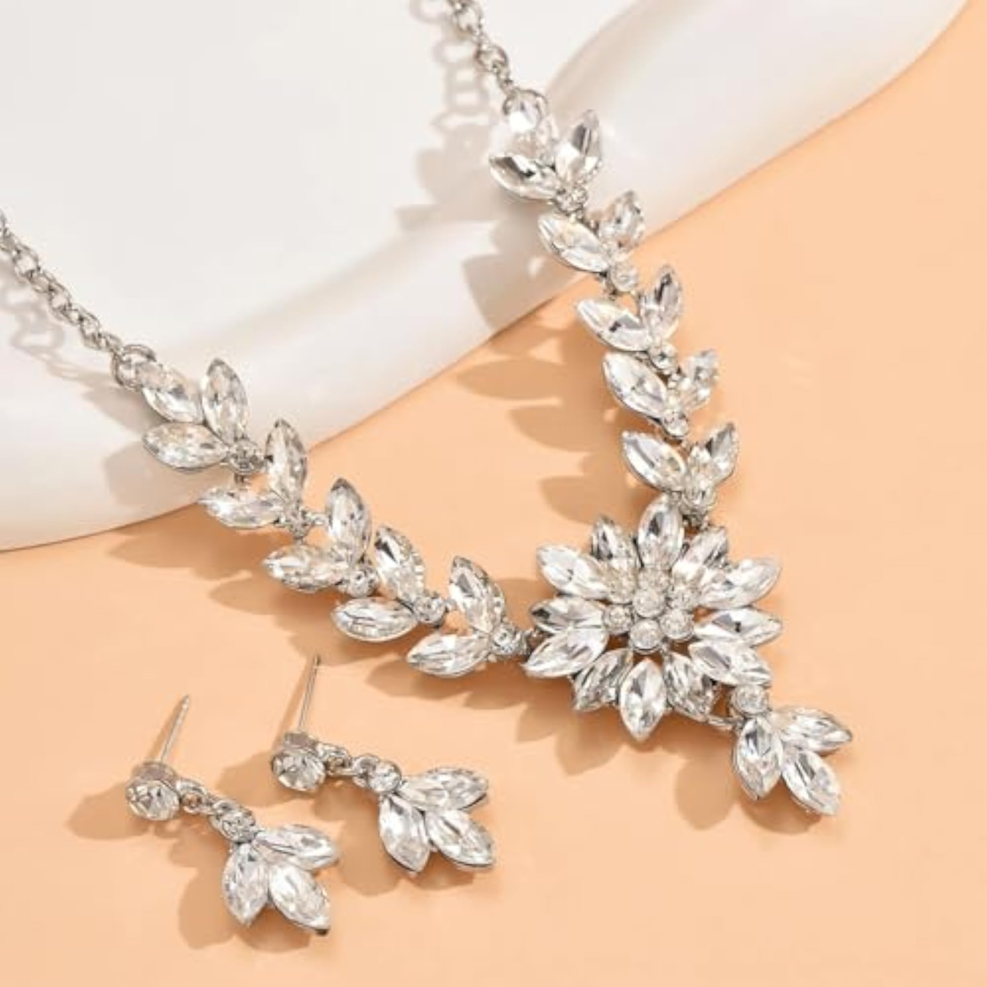 Stylish Crystal Diamond Necklace Set