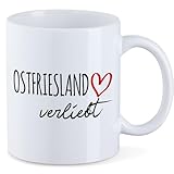 Farbenfrohe Lieblingstasse: Dieser Ostfriesland Funbecher bringt Farbe in den Alltag oder das Büro und lässt sich als schönes Mitbringsel verschenken.