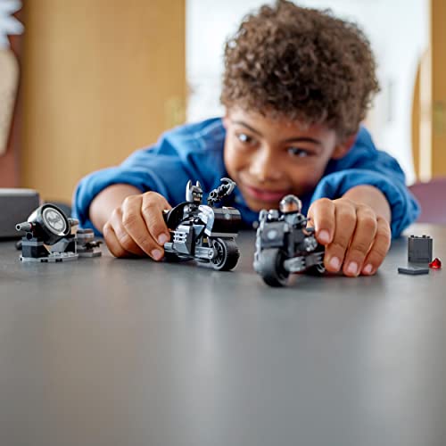 LEGO 76179 DC Batman & Selina Kyle: Verfolgungsjagd auf dem Motorrad, Superhelden-Spielzeug mit Catwoman und einem im… – Bild 7