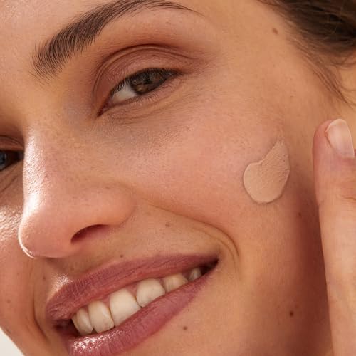 NIVEA 5 IN 1 Tagespflege BB 24h Feuchtigkeit LSF 15, getönte Tagescreme für mittlere bis dunkle Hauttypen, Gesichtscreme mit Bio Jojoba-Öl und Make-Up Pigmenten