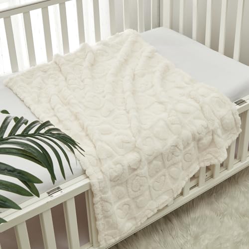 CREVENT 75cmX100cm Gemütliche weiche warme Sherpa Baby Decke für Mädchen Jungen, Neugeborene Essentials für Säugling, Baby Dusche Empfangen Geschenk mit weißem Herz