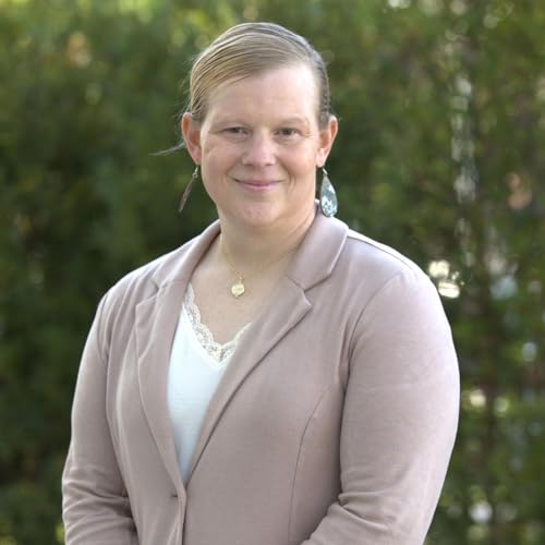 Part 2: Close Up Radio Spotlights Danielle Joleigh Bennett of Radiant Legacy Collective copertina