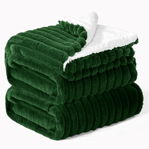BEDELITE warme Decke Sherpa Kuscheldecke Flauschig Dunkelgrün XXL 220x240 | dicke Deko Fleecedecke, Cord Überwurf für Wohnzimmer und Schlafzimmer, weiche Wohndecke, Tagesdecke, das
