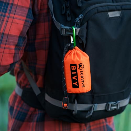 SURVIVE Bolsa de Dormir 2 Pack, Bolsa de Emergencia Mylar para Camping, Protección Térmica para Todas las Estaciones, Incluye 14 pulgadas de Paracord y Silbato miniatura 7