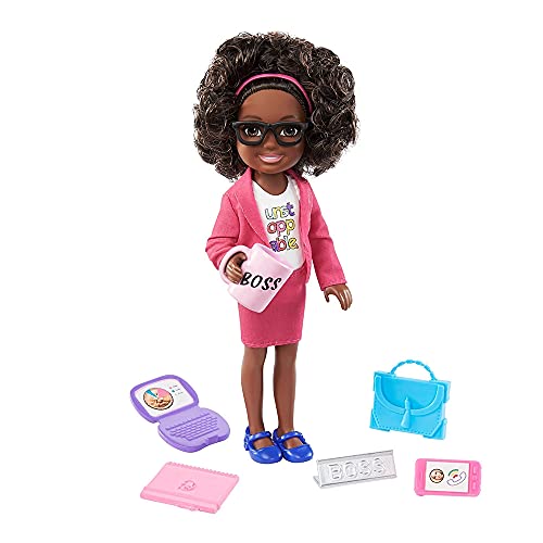 Barbie GTN87 - Chelsea-Karrierepuppe, Handwerkerin, mit berufsbezogenem Outfit und zugehörigem Zubehör – Bild 7