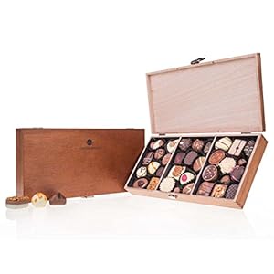 ChocoPrestige – 30 Pralinen im Holzkästchen | Luxus Pralinen in edler Holz-Box | Geschenkidee | Männer | Frauen…