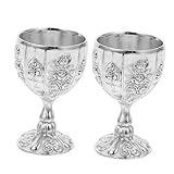 les verres à gobelet avec des détails riches et des sculptures symétriques sont des éléments uniques des verres à eau, non seulement une tasse, mais aussi une décoration sur la table