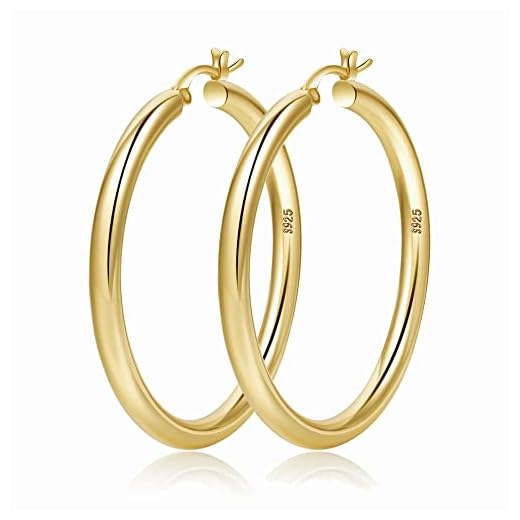 17+ Fall Outfit Ideas for Women That Always Look Stylish Gold Hoop Earrings