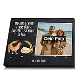 PRAKTISCH UND STYLISCH: Maße 233×178×24 mm, kann aufgehängt oder aufgestellt werden, enthält leckere Schokoladenkugeln, kann Spuren von Nüssen, Gluten und Soja enthalten – kühl und trocken lagern.