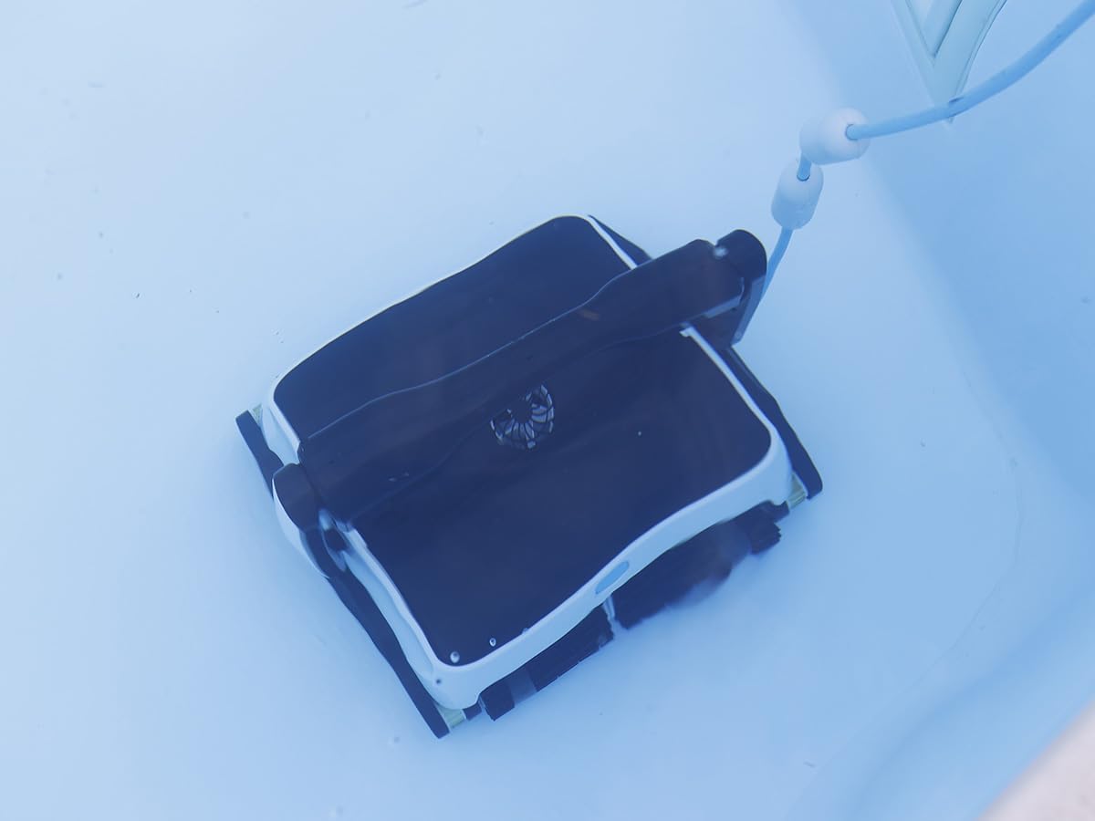 Ubbink Robotclean 3 Plus robotic pool cleaner operating underwater