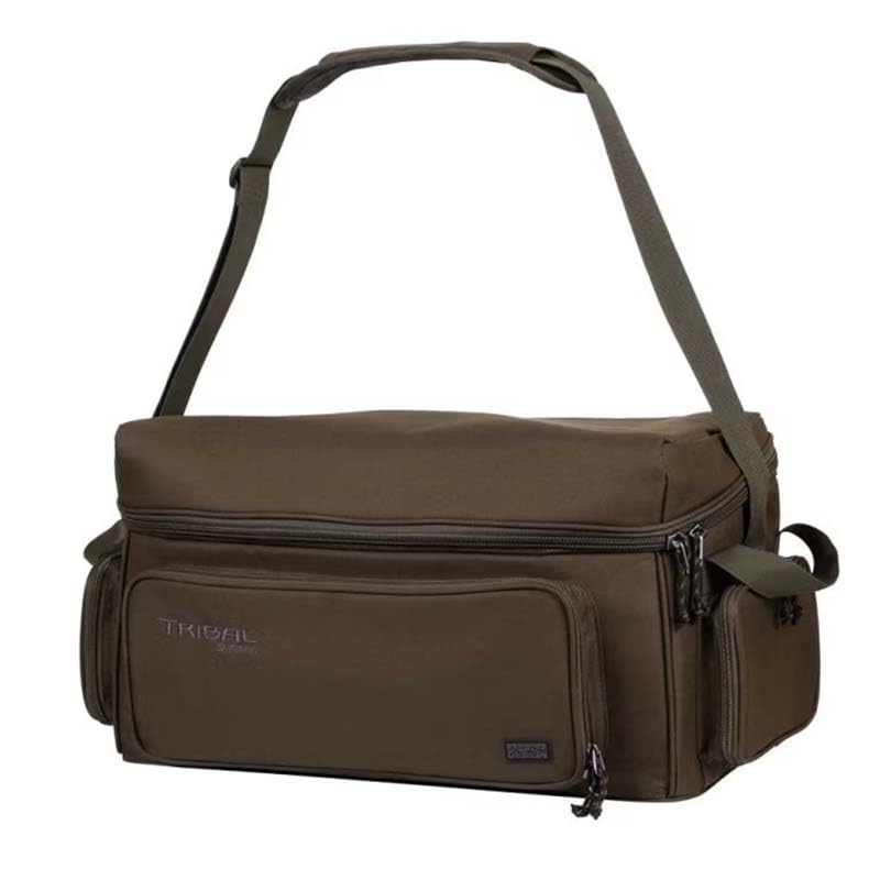 Pêche de la carpe avec le sac technique Shimano Tribal Carp Carryall à haute protection