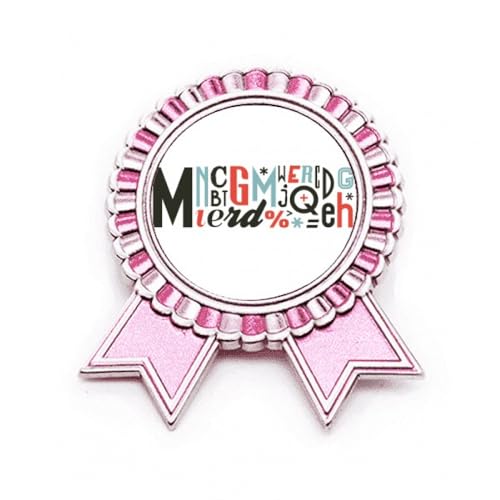 Broche alphabet rose en métal M pour raviver instantanément une tenue trop sobre ou classique