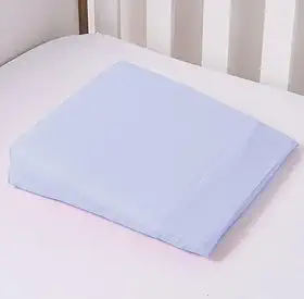 Travesseiro anti refluxo baby para berço e carrinho de bebê (Azul claro)