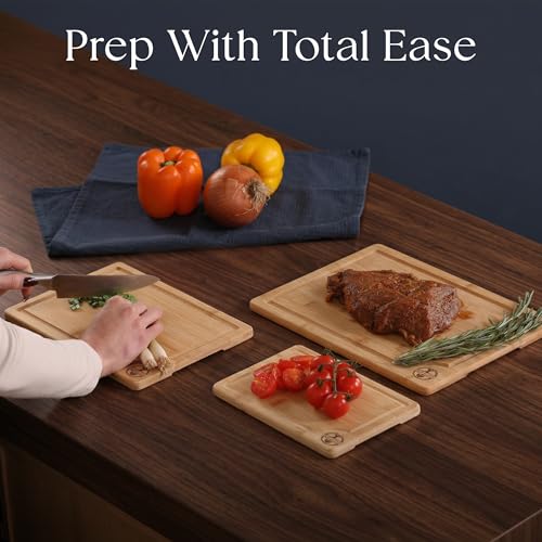 Deer & Oak 3-Piece Bamboo Chopping Board Set, Pre-Oiled Wooden Cutting Chopping Boards for Kitchens 33x24cm, 28x20cm, 22x15cm, with Side Handle and Grooves - Image 4