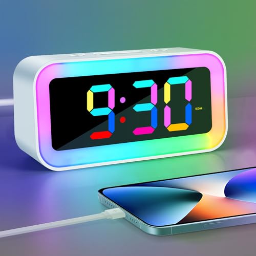 Reloj Despertador Digital, Despertadores Digitales Infantil con Luz RGB, Brillo Ajustable Despertador Infantil, Despertador con Alarma Doble, 12/24h, Snooze, Alimentación por Cable USB (blanco)