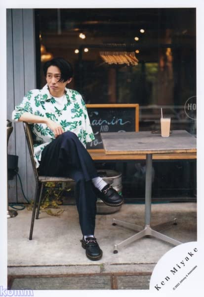 三宅健　公式生写真、ファイルセット 三宅健 岡田准一 公式写真 3枚セット - メルカリ