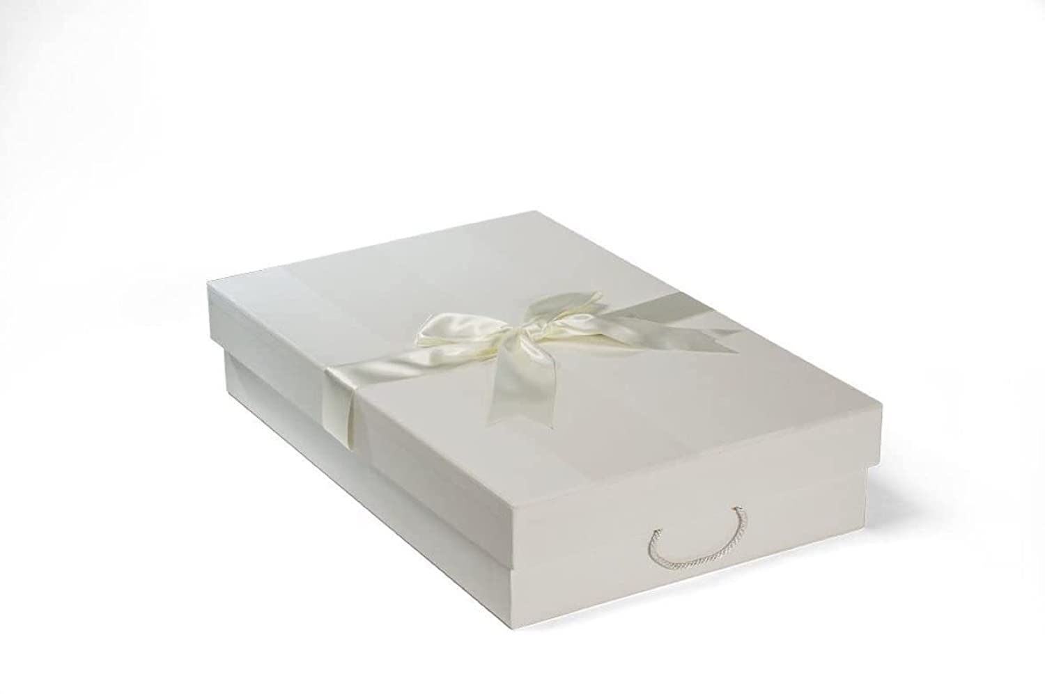 Die Klassische Brautkleidbox AUFBEWAHRUNGSKASTEN (CHELSEA IVORY) 75 x 50 x 15 cm Hochzeitskleid aufbewahren, schützen, bewahren. Handgefertigt in UK. pH-neutrale Materialien.