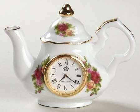 ROYAL ALBERT OLD COUNTY ROSE TEAPOT CLOCK