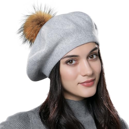ENJOYFUR レディース 冬 ベレー帽 ニット ビーニーキャップ 秋冬 帽子 フレンチクラシックベレー帽, ライトグレー+ブラウンポンポン, One Size（Amazon）