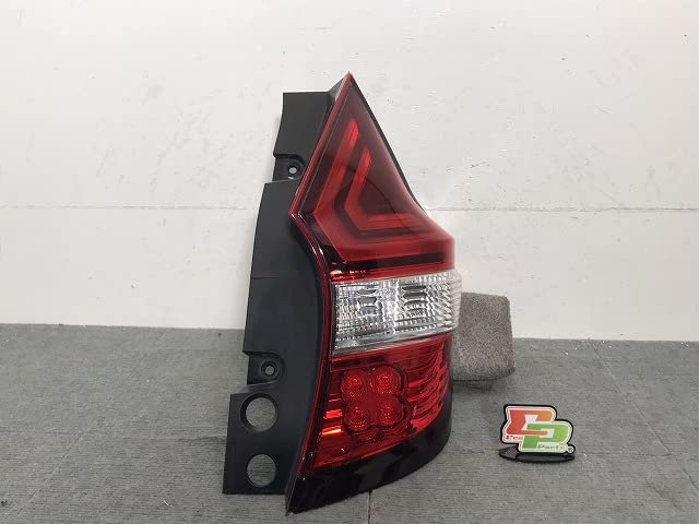 E12 ノート　純正テールランプ　左右セット　後期 日産(純正) E12 ノート テールランプ(後期)左右セット のパーツ