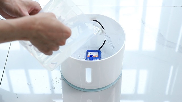 Bomba sumergible para fuente de agua para mascotas miniatura 6