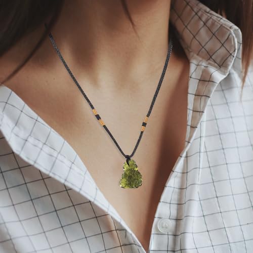 Collier météorite vert idéal pour briller en fête et en soirée