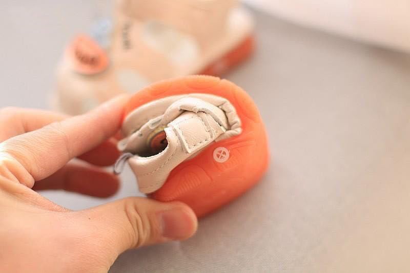 Squeaky Sandals Anti-Slip Rubber Sole Toddler First Walkers Shoes For Boys Girls（grey/Beige/Pink,Sole Length 11.5~13.5cm）4