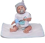 Diese realistische wiedergeborene Puppe besteht zu 100% aus handgefertigtem Kunsthandwerk. Die Haut ist der einzigartigste Ort der Puppe. Es wird viel Zeit für die Haut des Babys aufgewendet, damit sie lebendiger und mehrschichtiger aussieht. Jede wiedergeborene Babypuppe hat ihren eigenen Charakter, zart und süß, entschlossen und mutig, frei und freundlich. Schau dir das süße, schöne Gesicht an, das wir nicht anders konnten, als das Baby zu küssen.
