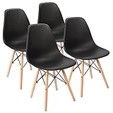 Conjunto de cuatro sillas robustas estilo Eames. Asiento de plástico moldeado de alta resistencia con acabado mate.