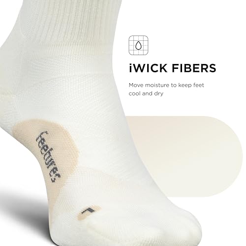 Image of Feetures Elite Light Cushion Quarter Solid - Sport Sock with Targeted Compression
