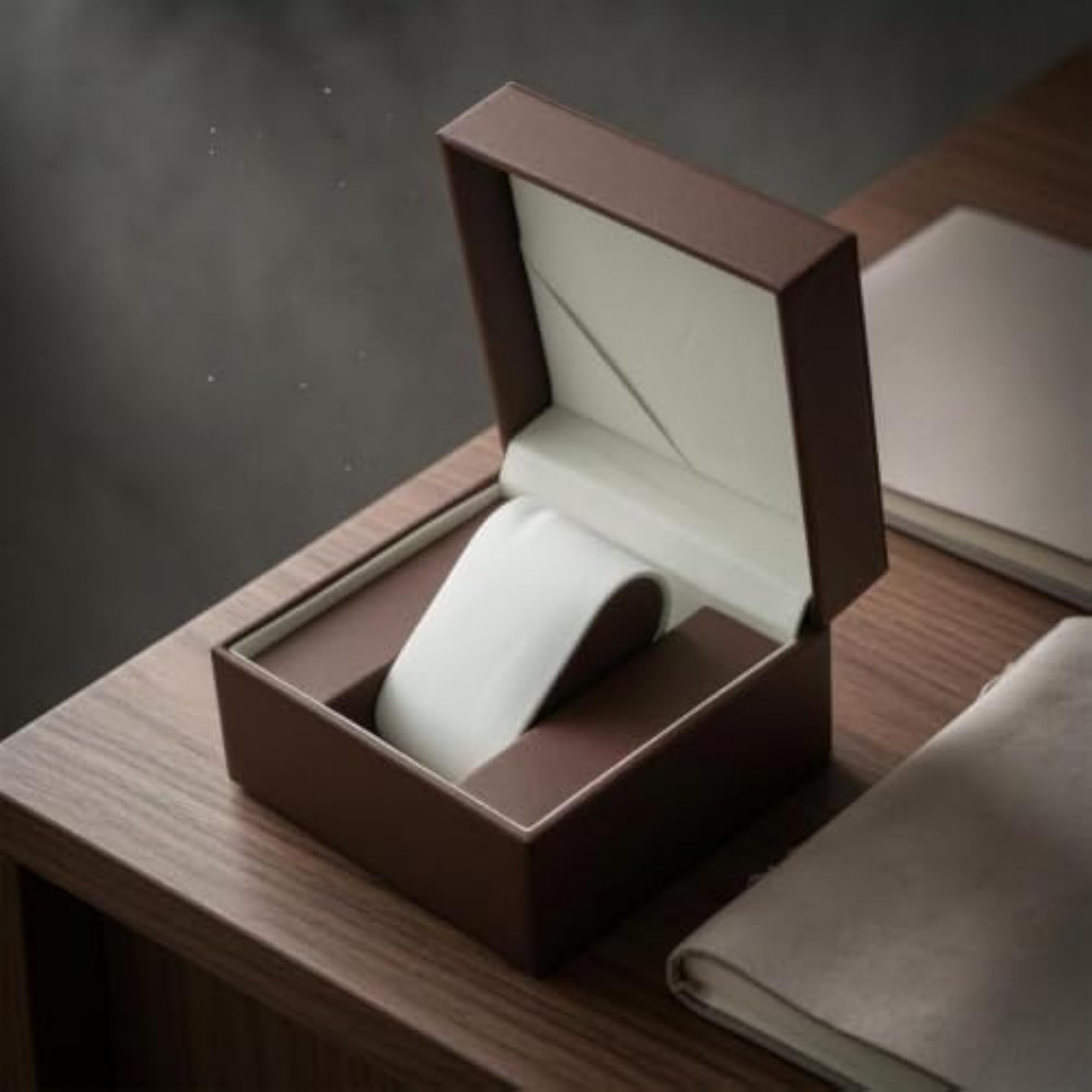 Flipwatch Storage Box with Lambskin Texture for Timepiece Holder