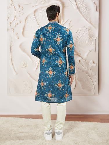 Image of VASTRAMAY Men Men's Turquoise Chinon Kurta Pyjama And Dupatta Set For Men.