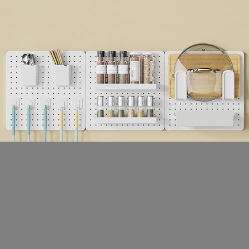 Tableau perforé pour optimiser l'espace de rangement et organiser la papeterie sur le bureau