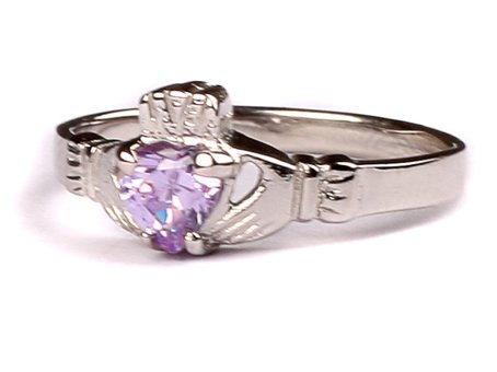Anillo de piedra natal de junio con diseño Claddagh céltico plateado y alejandrita mística