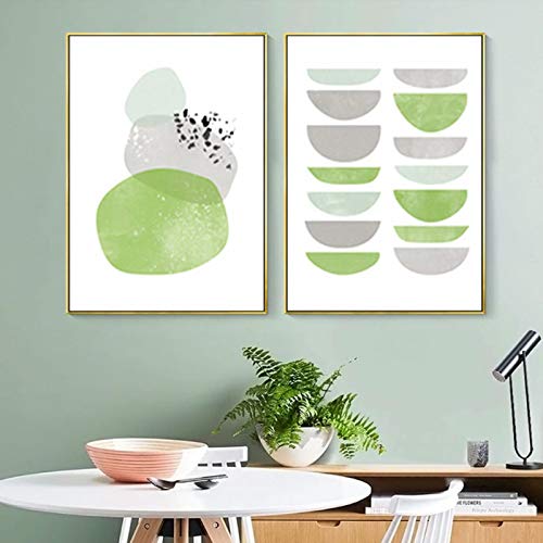 Affiches géométriques vertes pour un salon au style minimaliste