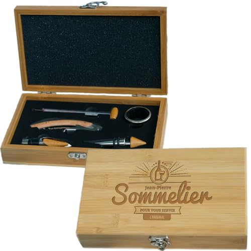 CADEAUX.COM - Coffret Sommelier Personnalisé - 5 Accessoires Sommelier - Tire Bouchon - Thermomètre - Bec Verseur - Bouchon Stop Goutte- Bouchon - Idée Cadeau Personnalisé Avec Prénom Et Message