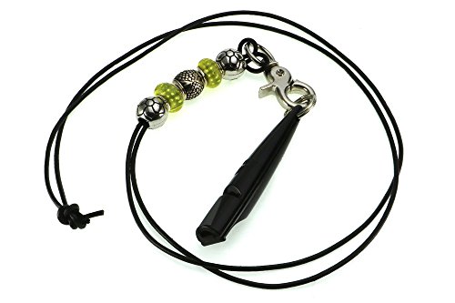 KulturGUT Shop Silbato para Perros, frecuencia de 221,5 Hz, Ideal para la educación y formación del Perro, con Correa de Piel Adornos Decorativos de diseño.