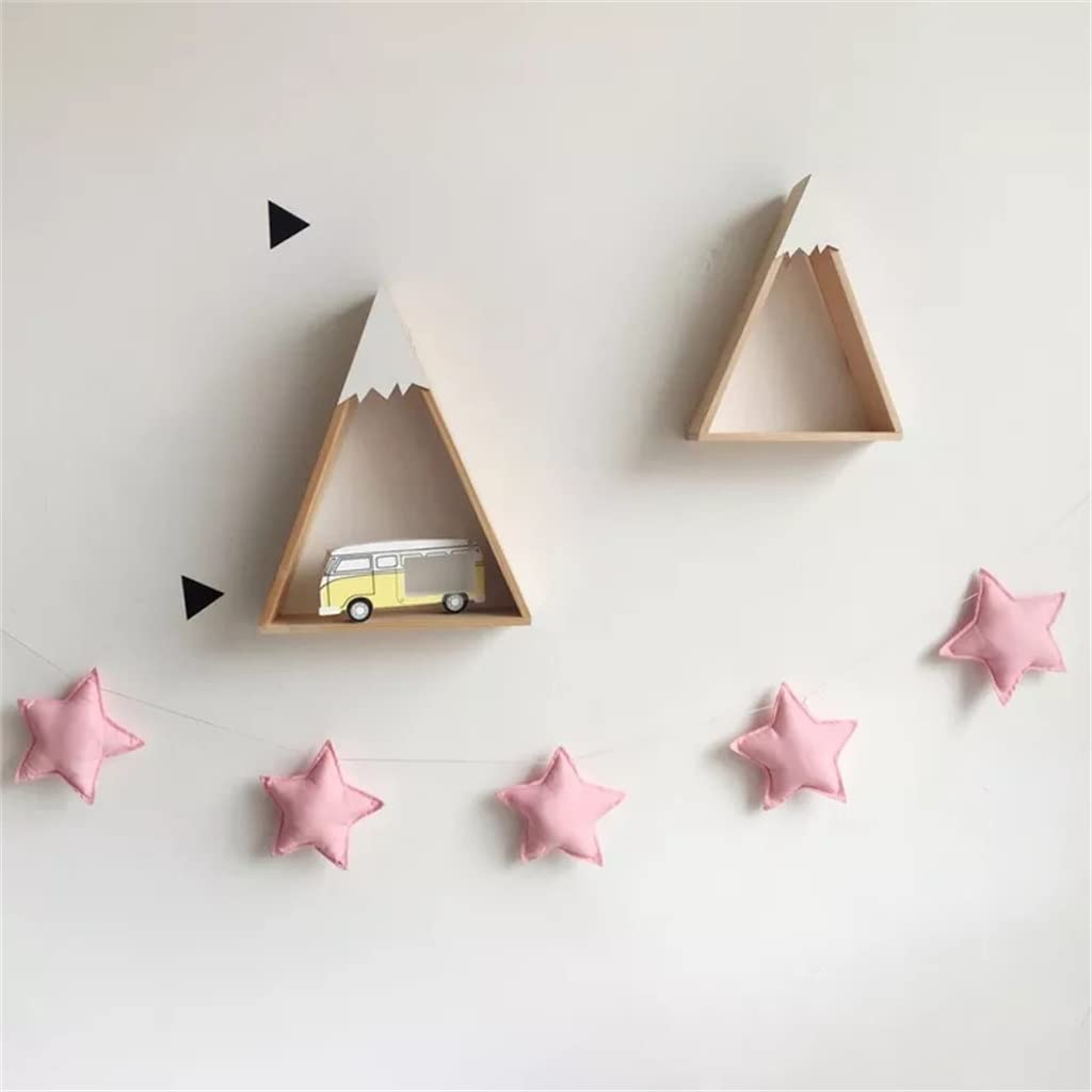 Chambre de bébé guirlande étoiles pour mur blanc et triste