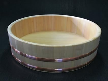 Amazon 木曽の桶屋 木曽さわらの飯切 飯台 2尺2寸 5升用 寿司桶 66cm 銅タガ Shimizumokuzai Jp ホーム キッチン