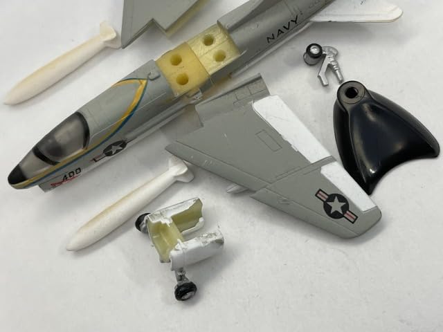 チョコエッグ　戦闘機シリーズ　第3弾　26種類 Amazon.co.jp: ベルクト シークレット 戦闘機シリーズ 第3弾