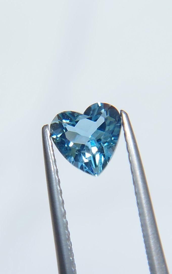 Amazon.co.jp: 極！ サンタマリアアクアマリン 0.665ct 鑑付 ルース 