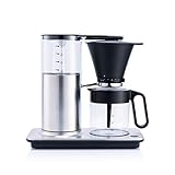 En el depósito de agua puede ver la cantidad de agua que ha añadido. La capacidad del depósito de agua es de 1 litro, para 8-10 tazas. Además, gracias a la apertura variable del filtro, se puede ajustar la intensidad del café individualmente