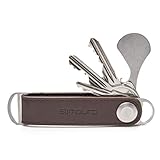 ✅ HOCHWERTIGE QUALITÄT – Das KEYZNAP aus Echtleder und Edelstahl wird in bester Qualität und optisch ansprechend in Europa hergestellt. Mit unserem Farben schwarz, braun und Carbonoptik bieten wir eine vielfältige Auswahl. Auch unsere Korkleder Varianten sind perfekt als Accessoire geeignet.