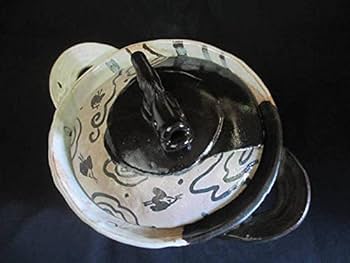 Amazon | 土鍋 陶芸作家 佐藤和次作 黒織部蟹絵土鍋(3人用) S-587 Amazon | 土鍋 陶芸作家 佐藤和次作 黒織部蟹絵土鍋(3人用) S-587