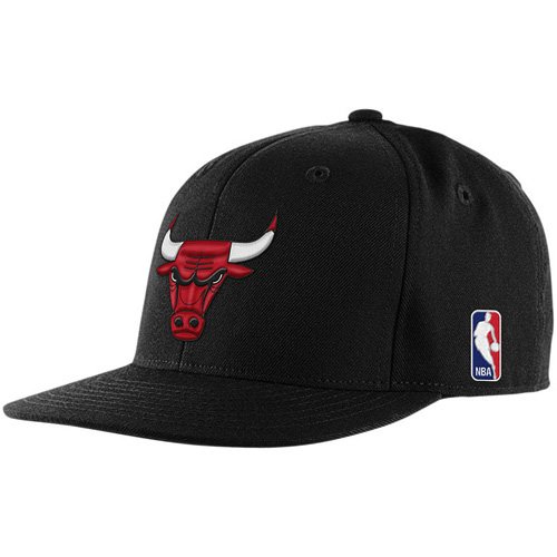 Casquette Chicago Bulls Black Flat Bill Hat noire taille 7 snapback visière plate