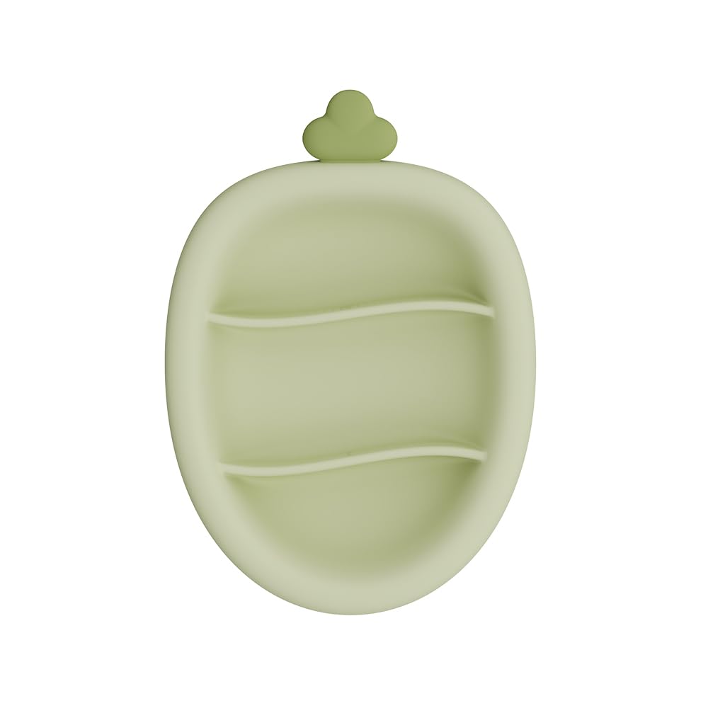 Set repas silicone bébé – Carotte 6 pièces : assiette ventouse, tasse paille, bavoir ramasse-miettes, cuillère et fourchette. (Vert clair)